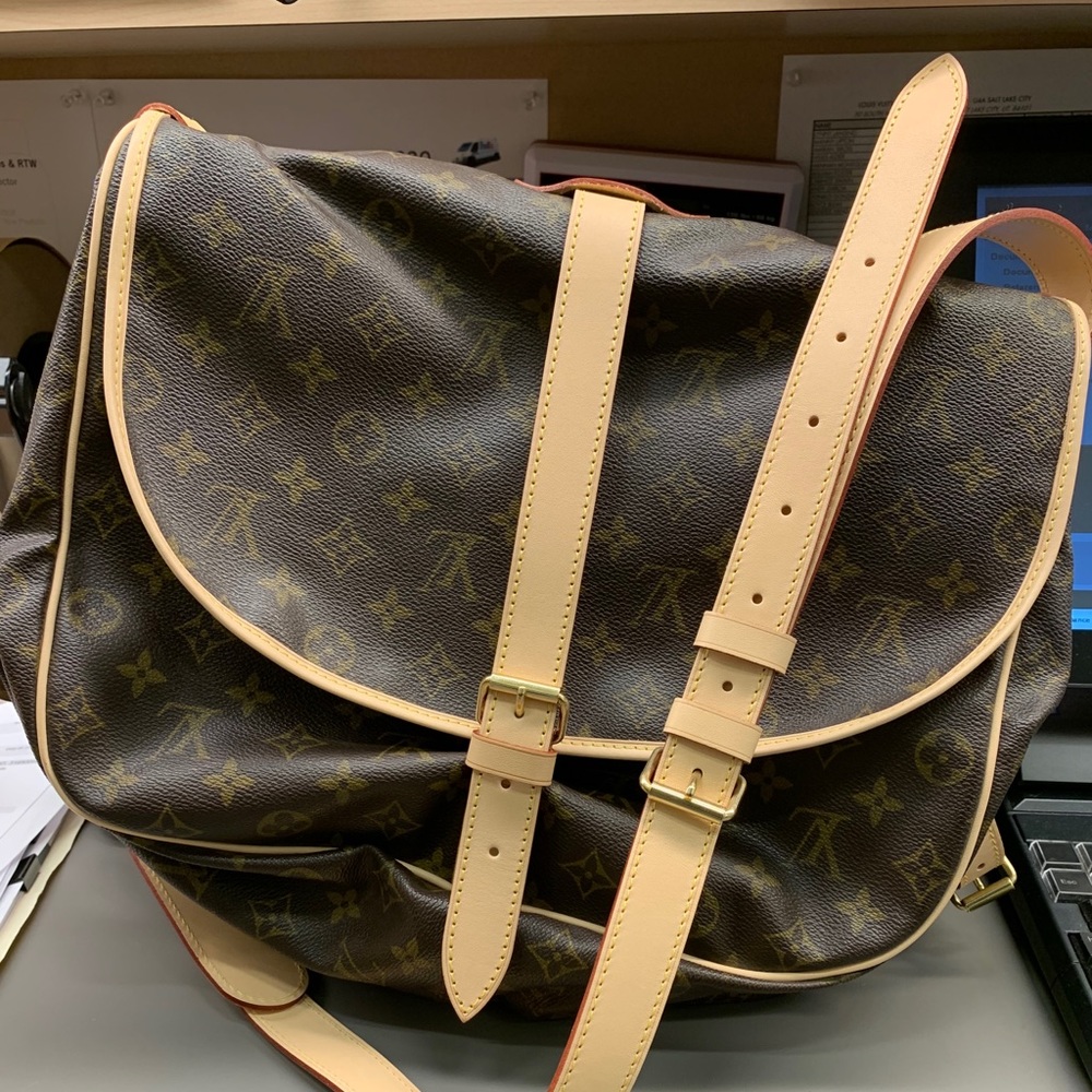 Louis Vuitton Saumur 35